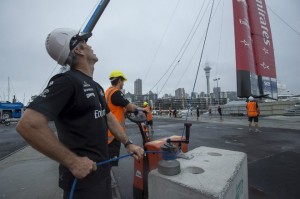 Team New Zealand повредила парус-крыло AC72