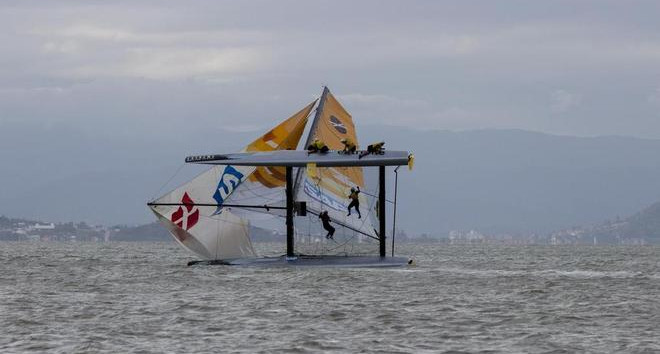 Переворот в гонках Extreme Sailing Series (видео)
